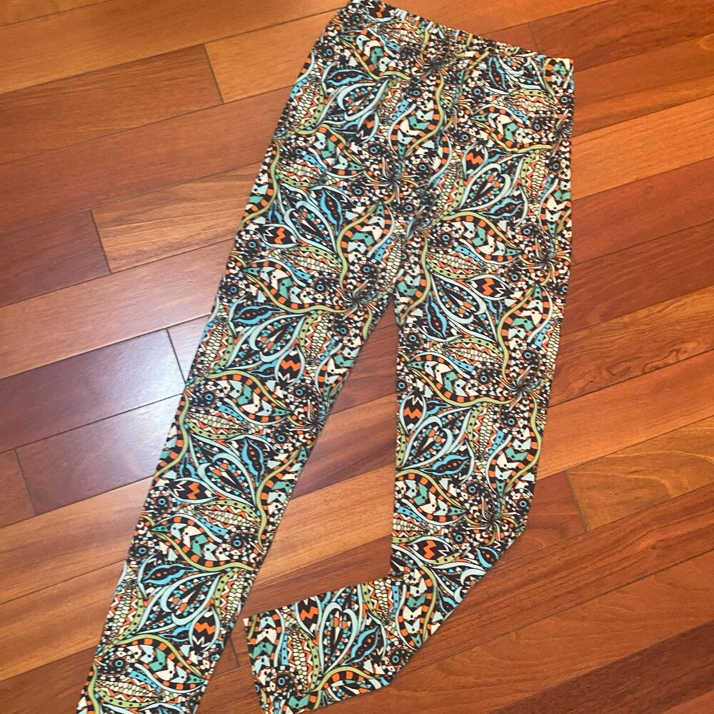 Basic Paisely Leggings size Medium